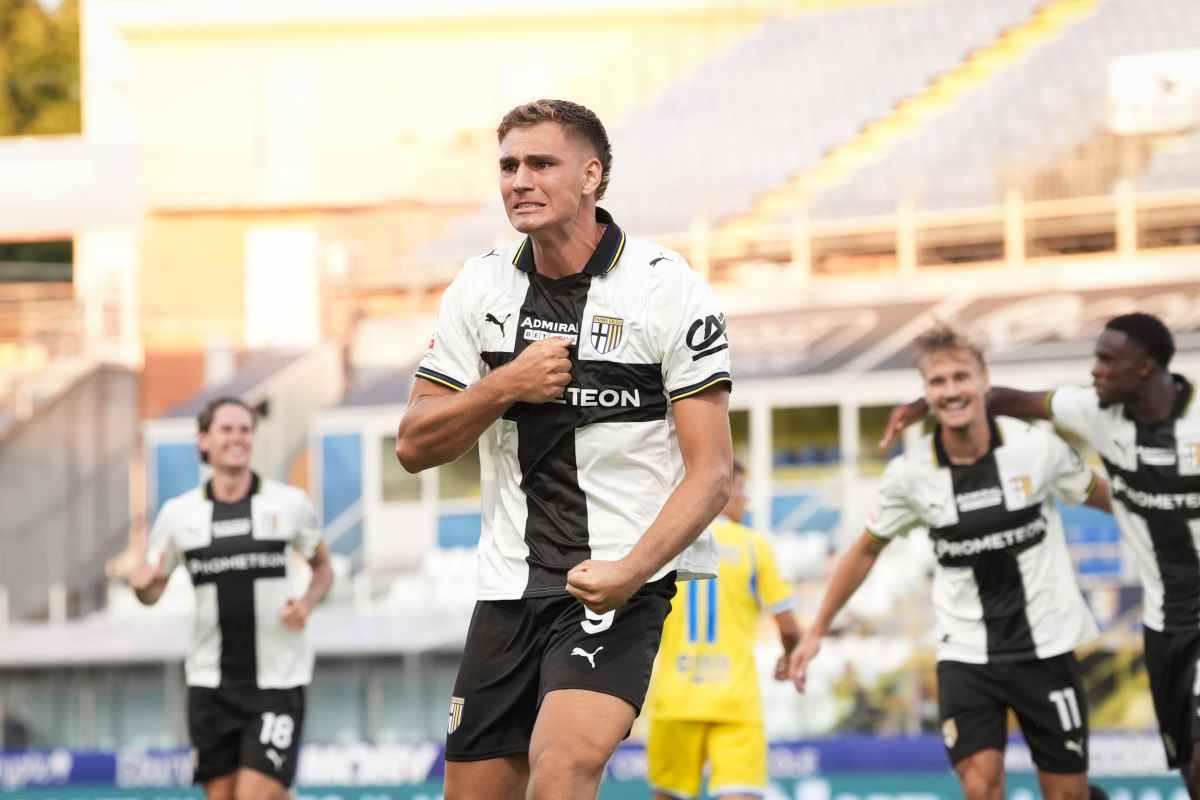 Mateo Pellegrino esulta battendosi il pugno sul petto