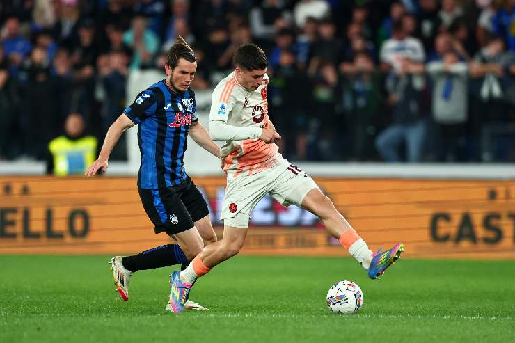 Matias Soulé in azione con la maglia della Roma