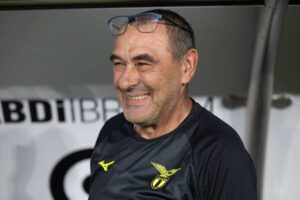 Maurizio Sarri sorride