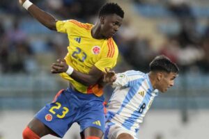 Milton Delgado in azione contro la Colombia