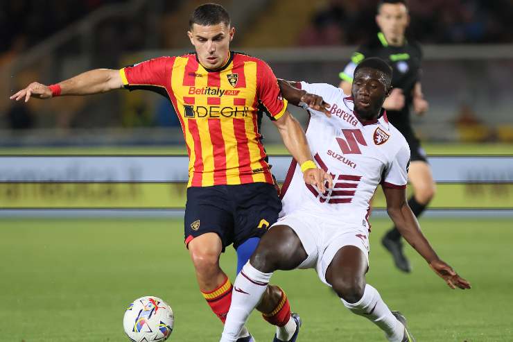 Nikola Krstovic in azione con il Lecce