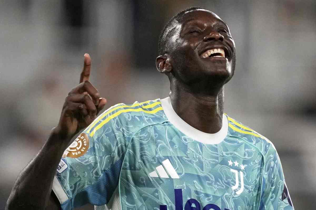 Randal Kolo Muani esulta dopo un gol con la maglia della Juventus
