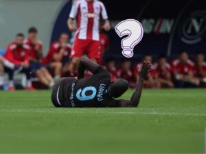 Romelu Lukaku a terra dopo infortunio che lo terrà fuori almeno 3 mesi