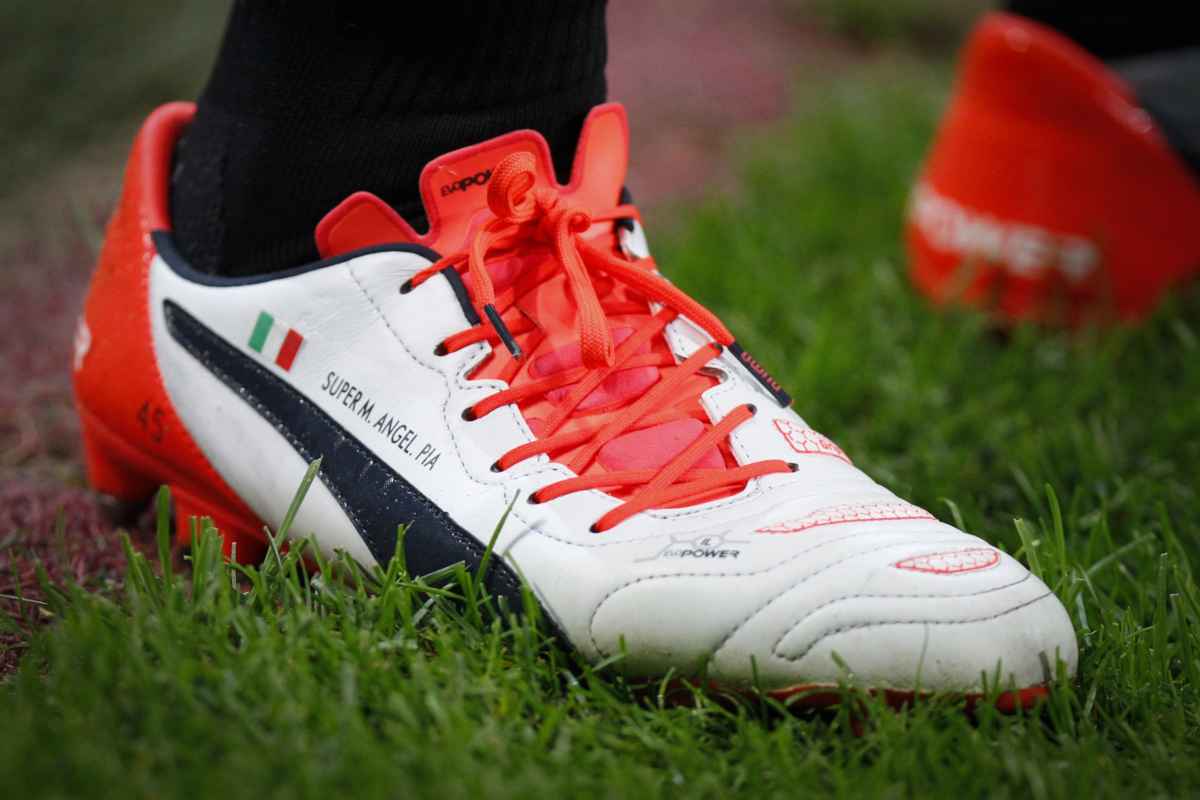 Gli scarpini di Mario Balotelli dedicati a sua figlia Pia, quando giocava nel Milan