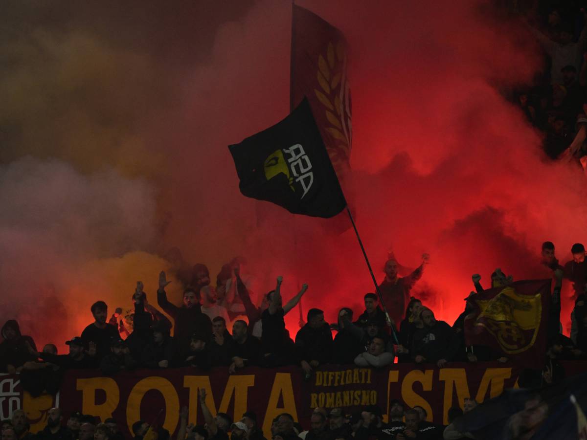 A Roma hanno fatto un “flash mob” per lui: ora il club è pronto anche al prestito secco A Roma hanno fatto un “flash mob” per lui: ora il club è pronto anche al prestito secco