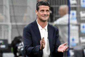 Cristian Chivu applaude
