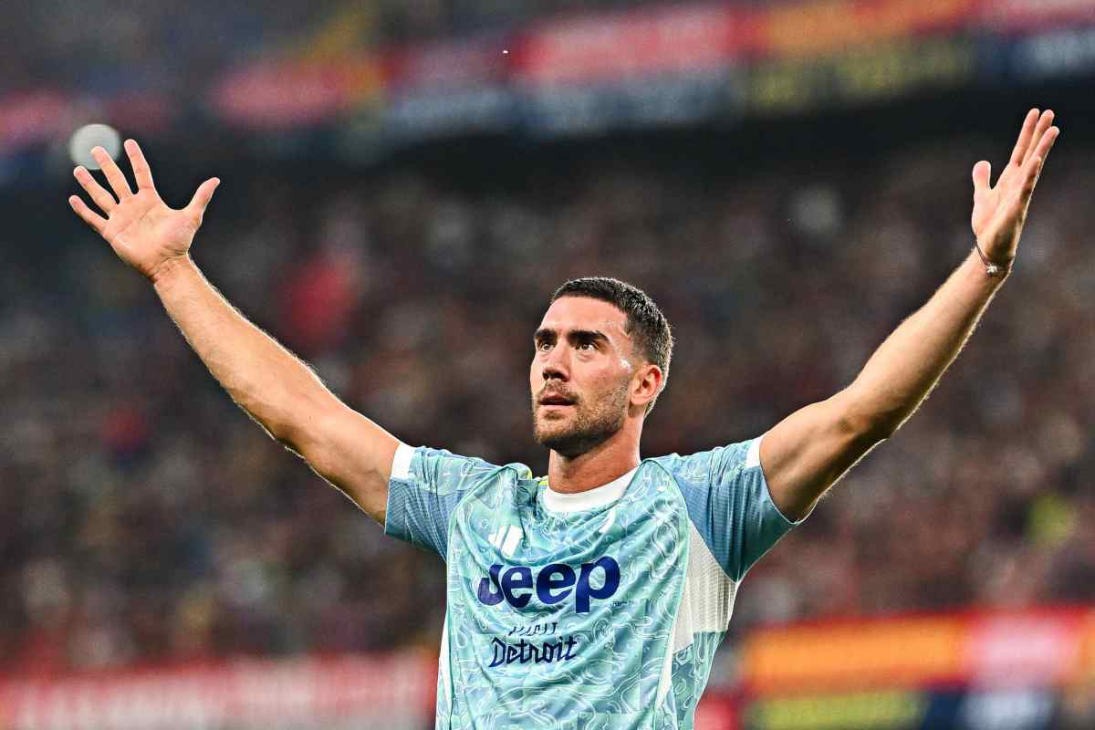 Dusan Vlahovic esulta dopo il gol in campionato