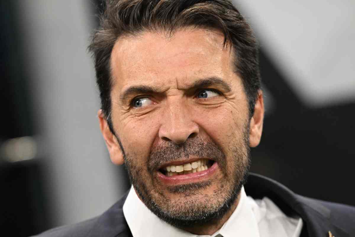 Gianluigi Buffon con un'espressione preoccupata
