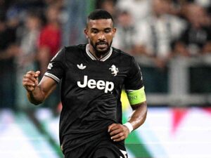Gleison Bremer con la fascia di capitano della Juventus