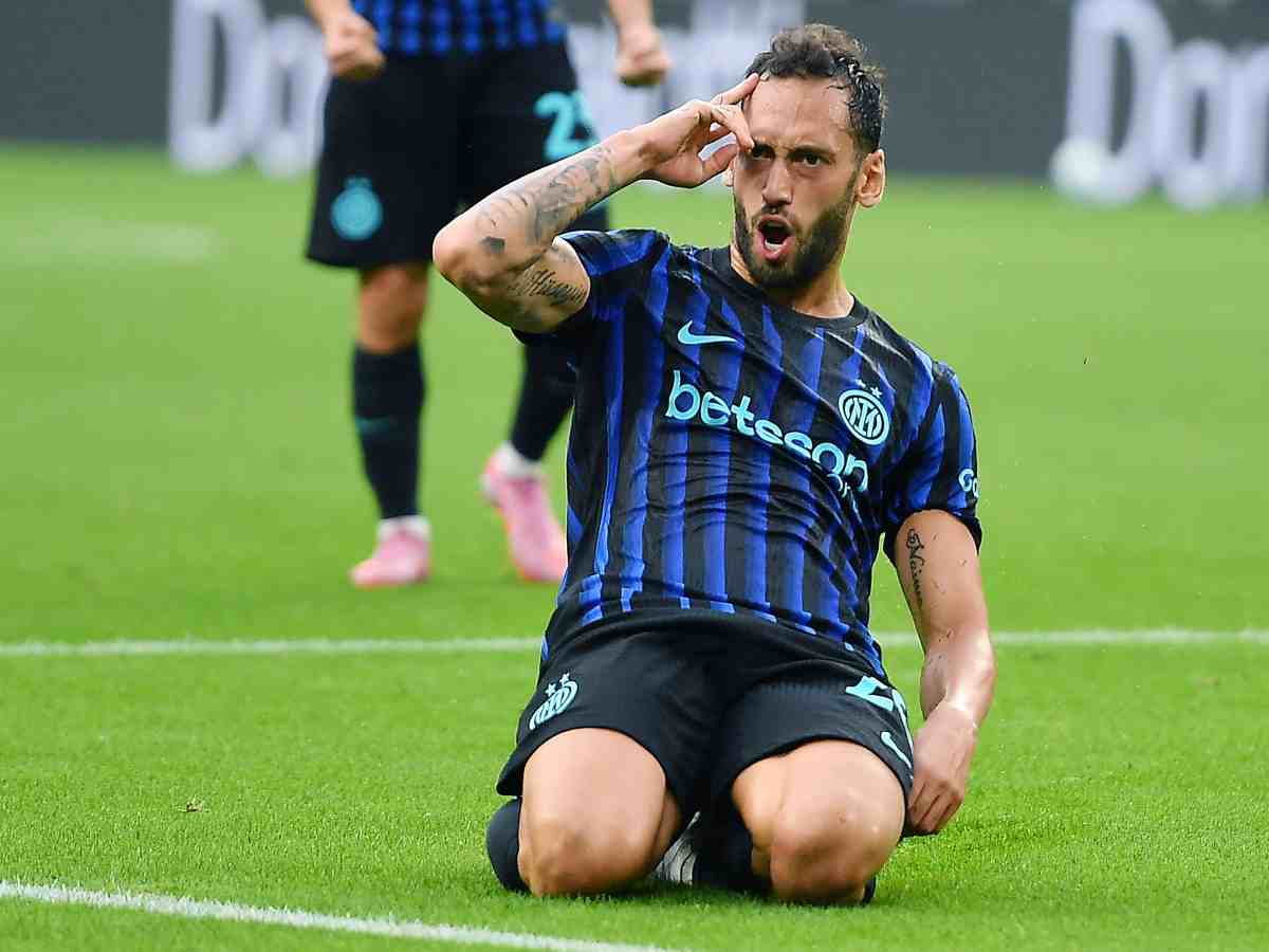 “Calhanoglu verrà da noi”: i tifosi dell’Inter non possono stare tranquilli “Calhanoglu verrà da noi”: i tifosi dell’Inter non possono stare tranquilli