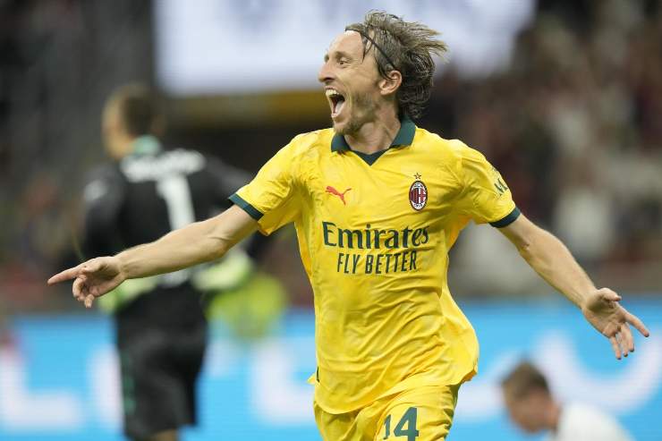 Luka Modric esulta dopo un gol
