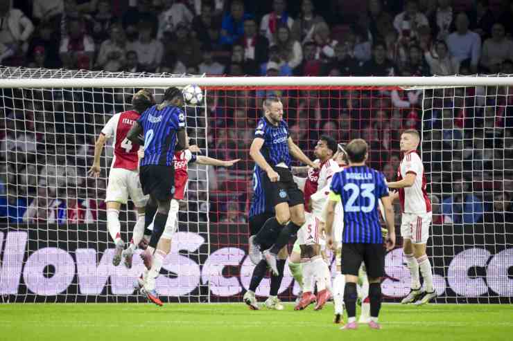 Marcus Thuram salta più in alto di tutti nella sfida di Champions League con l'Ajax