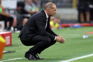 Max Allegri accovacciato