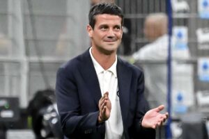 Cristian Chivu applaude