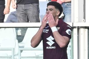 Che Adams festeggia un gol