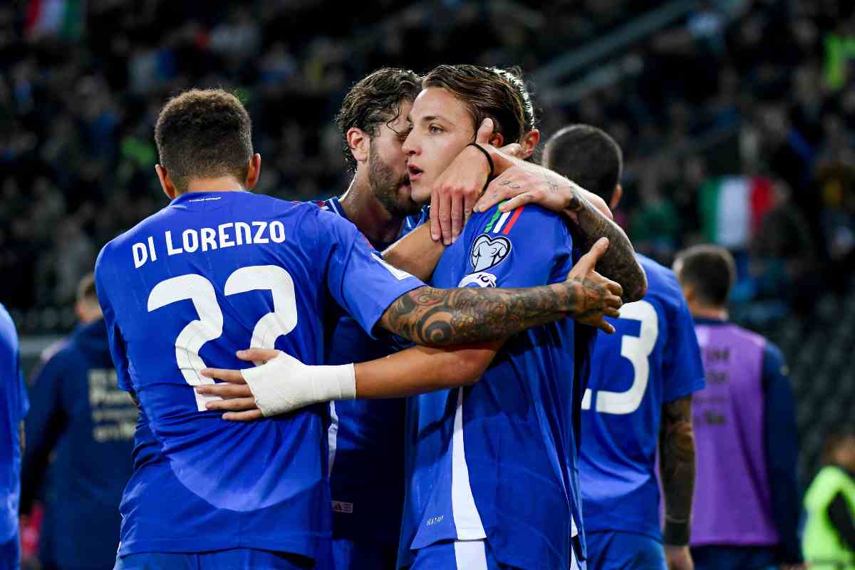 I calciatori dell'Italia esultano dopo un gol