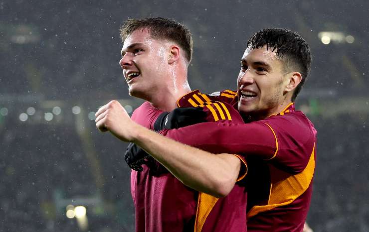 Evan Ferguson esulta dopo un gol