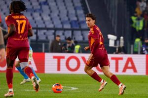 Koné e Dybala in azione con la maglia della Roma